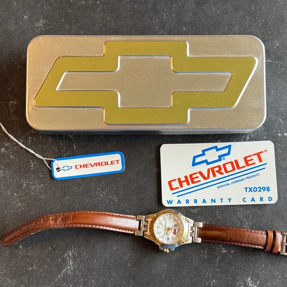 Chevrolet Corvette Ladies Silver Gold Watch 1990's Leather Band Quartz Accuracy - Picture 5 of 14